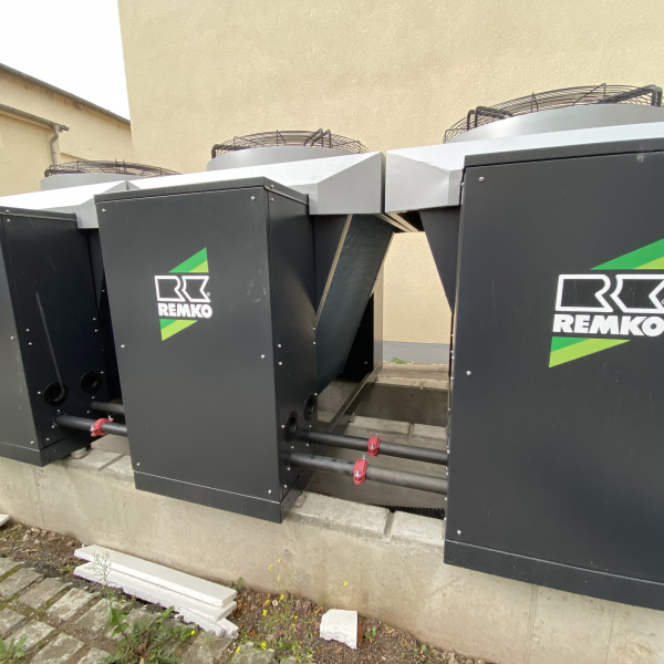 Luft-Wasser-Wärmepumpe für ein Mehrfamilienhaus in Halle (Saale)